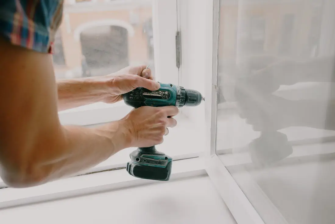 Pressure washing a wood surface